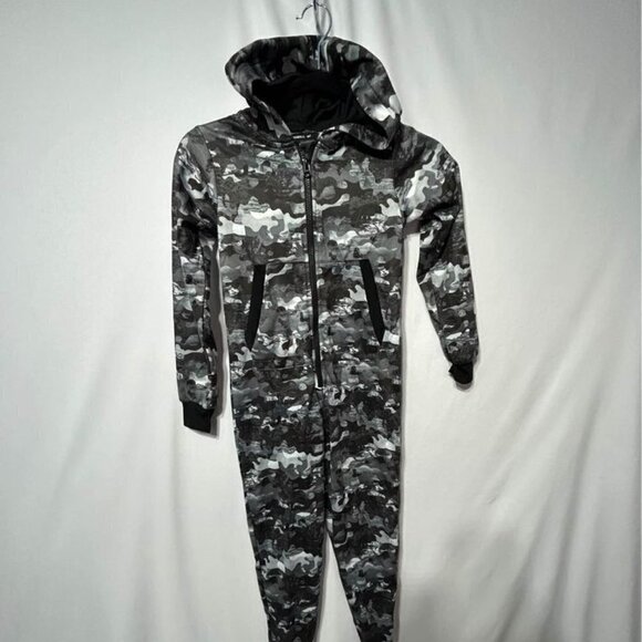 O’Neill boys one piece pajama onsie. Size XS. (6/7). Excellent condition. - Picture 2 of 11